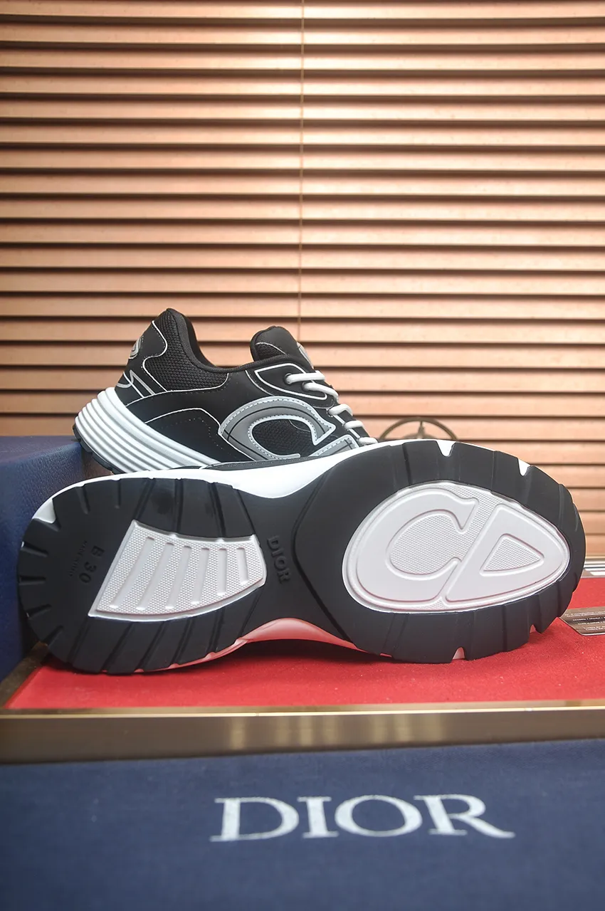 Men's men's shoes 💰: 500💶 (top original order) Brand: Dior (Dior) Standard code: Men's code 38-44 (45 customized) Grade: Same as the official website Material: Top original cowhide spliced ​​together Original wear-resistant and lightweight outsole Style category: Fashionable casual shoes Distinguished luxury brand elements top luxury Color: Actual picture color